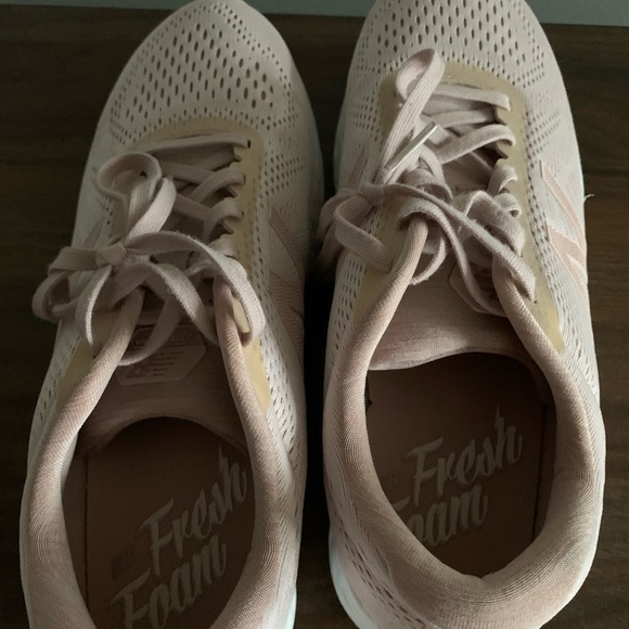 USED-New Balance Fresh Foam Athletic Shoes-Size 10 - Picture 5 of 6